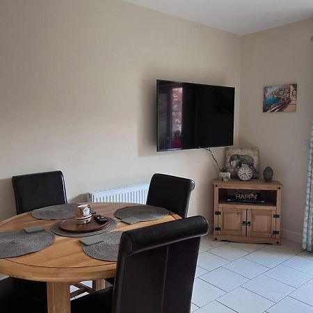 Centrally Located Lincolnshire Home With Free Parking On Premises 외부 사진