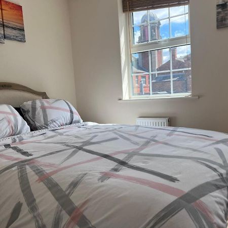 Centrally Located Lincolnshire Home With Free Parking On Premises 외부 사진