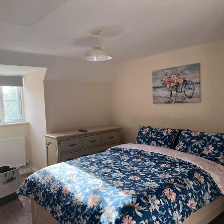 Centrally Located Lincolnshire Home With Free Parking On Premises 외부 사진