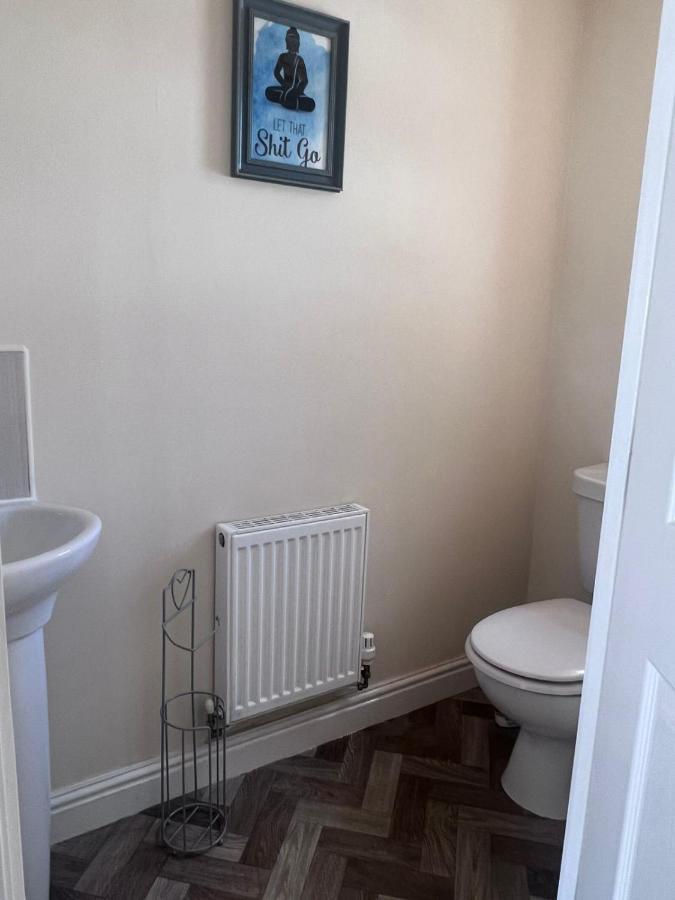 Centrally Located Lincolnshire Home With Free Parking On Premises 외부 사진