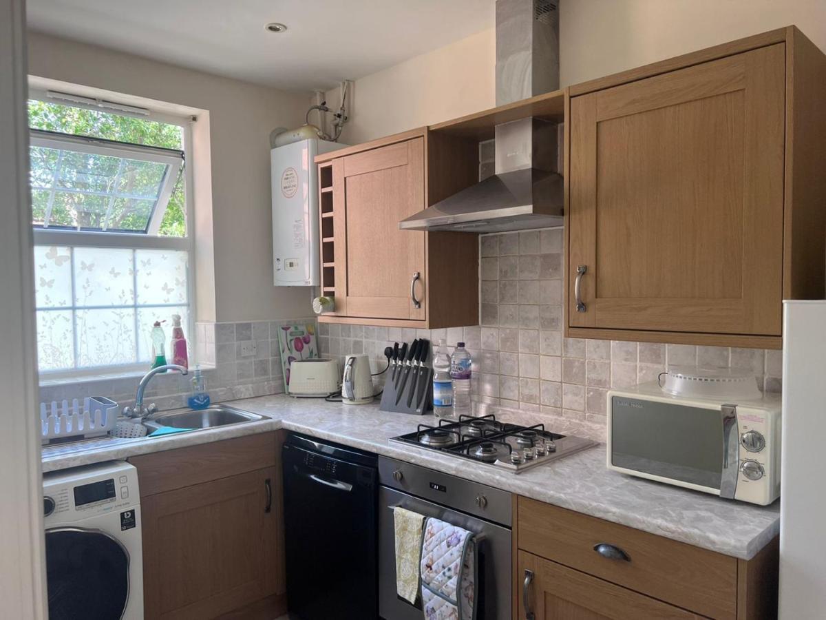 Centrally Located Lincolnshire Home With Free Parking On Premises 외부 사진